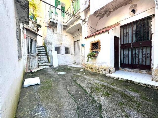 Appartamento in vendita a Napoli NA