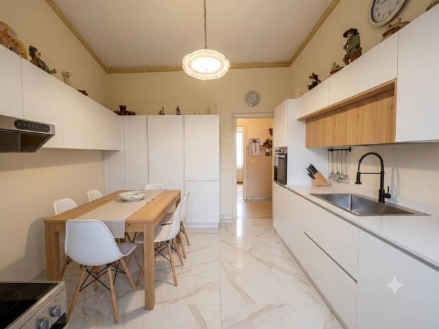 Appartamento in vendita a Napoli NA