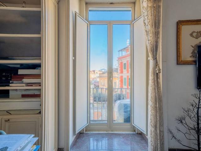 Appartamento in vendita a Napoli NA