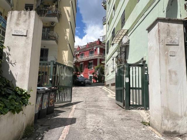 Appartamento in vendita a Napoli, Rione Alto