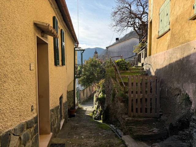 Appartamento in vendita a Neirone GE