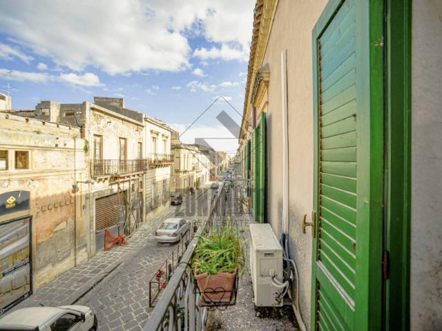 Appartamento in vendita a Noto via Ducezio, 45