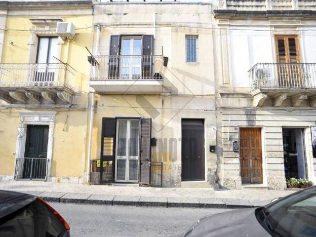 Appartamento in vendita a Noto via Giovanni Aurispa, 161