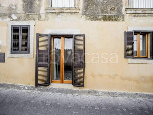 Appartamento in vendita a Noto via Pietro Micca, 2