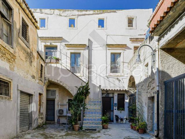 Appartamento in vendita a Noto via Rocco Pirri, 14
