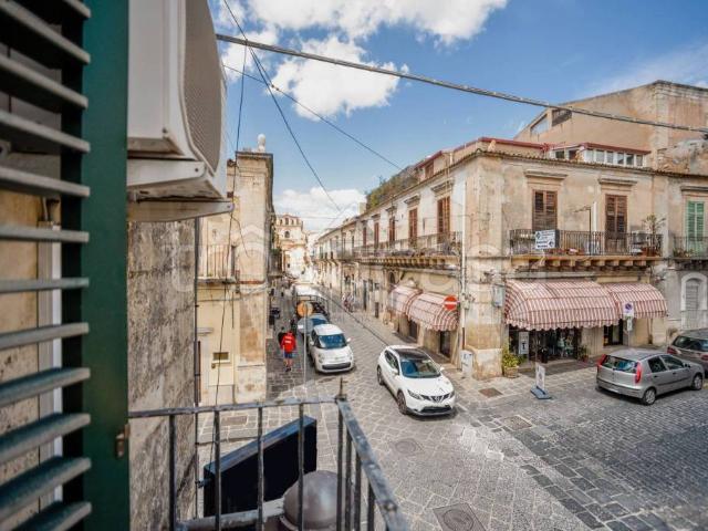 Appartamento in vendita a Noto via Salvatore la Rosa, 19