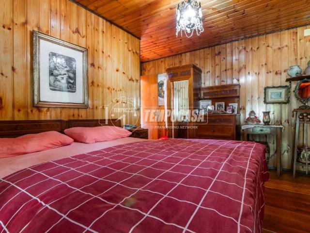 Villa in vendita a Oltrona di San Mamette CO