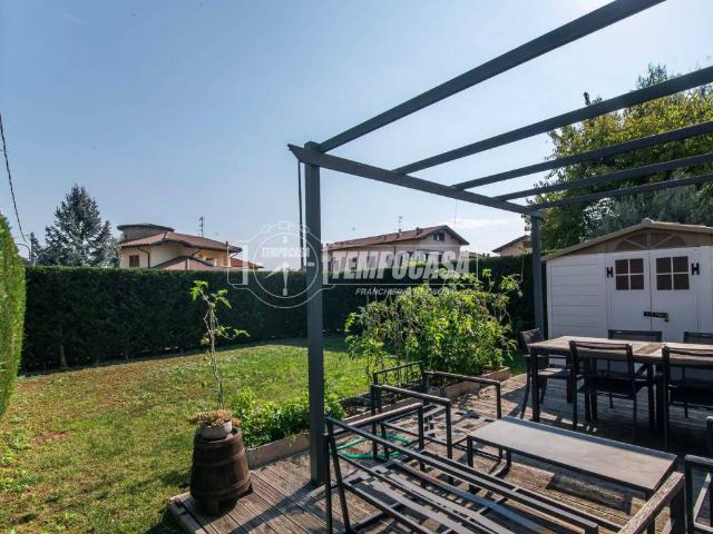 Appartamento in vendita a Oltrona di San Mamette CO