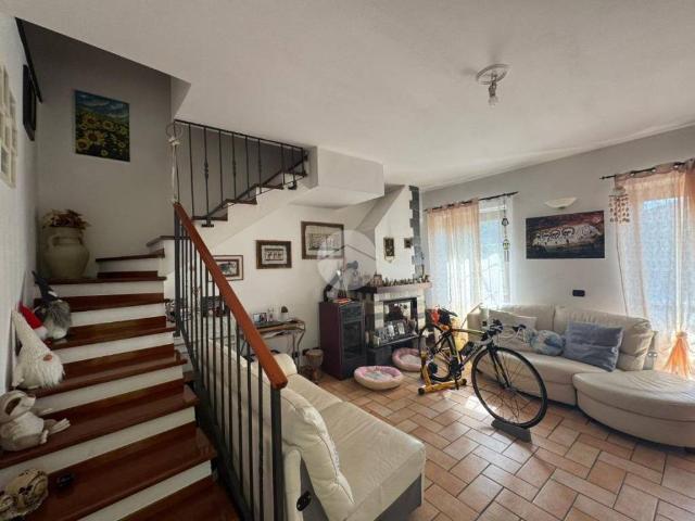 Casa indipendente in vendita a Avegno GE
