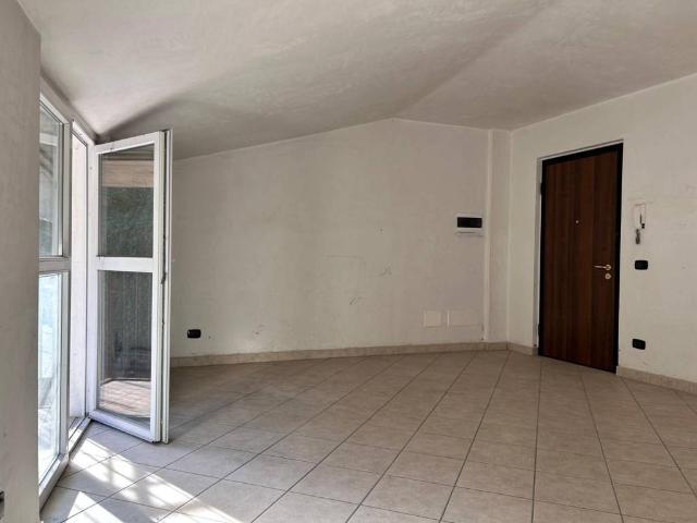 Appartamento in vendita a Azzate VA