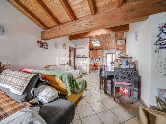 Appartamento in vendita a Azzate VA