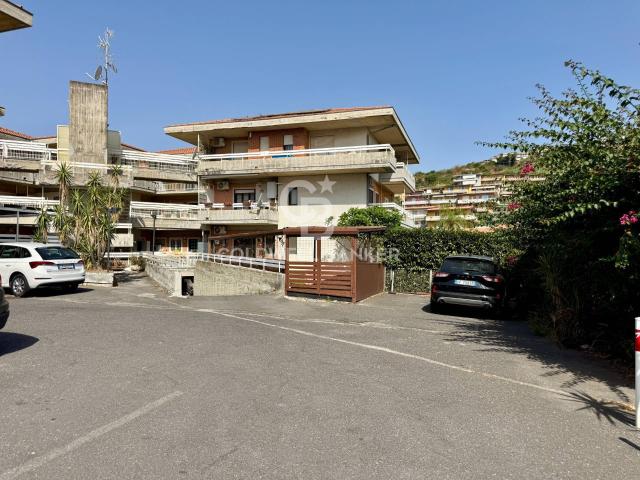 Appartamento in vendita a Aci Castello