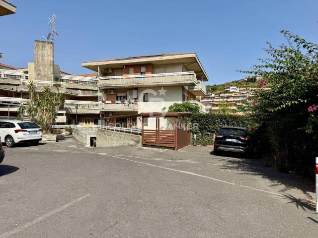 Appartamento in vendita a Aci Castello CT
