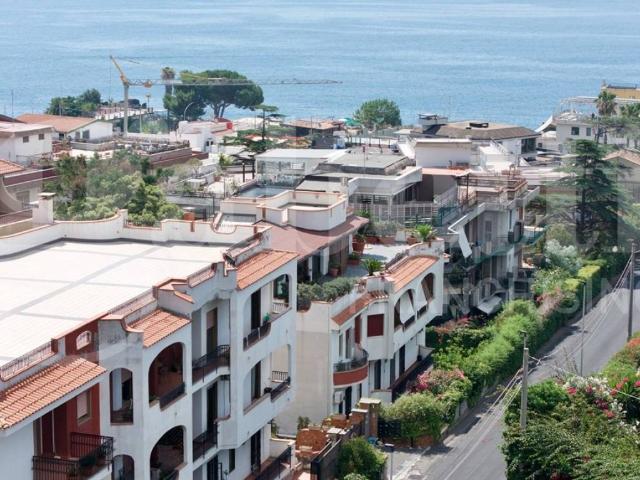 Appartamento in vendita a Aci Castello CT
