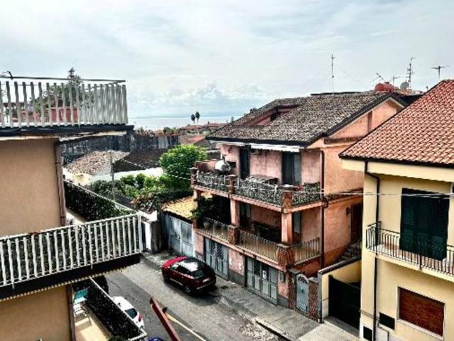 Appartamento in vendita a Aci Castello CT