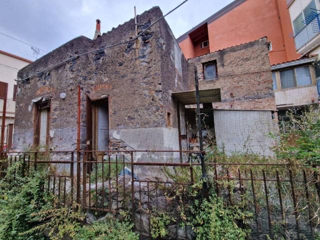 Casa indipendente in vendita a Aci Castello CT