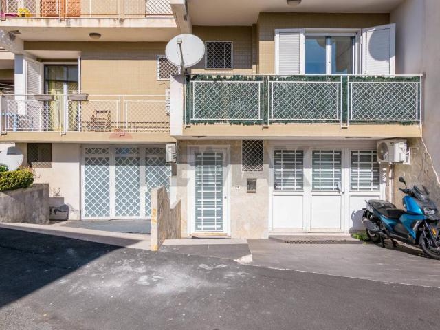 Appartamento in vendita a Aci Castello CT