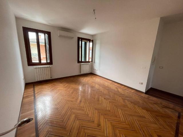 Appartamento in vendita a Adria RO