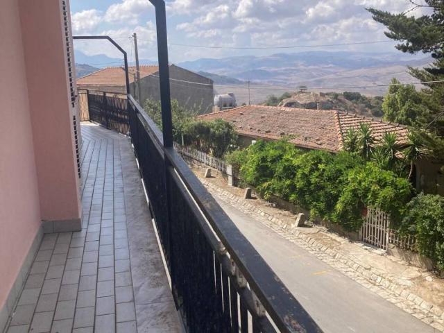 Appartamento in vendita a Alia PA