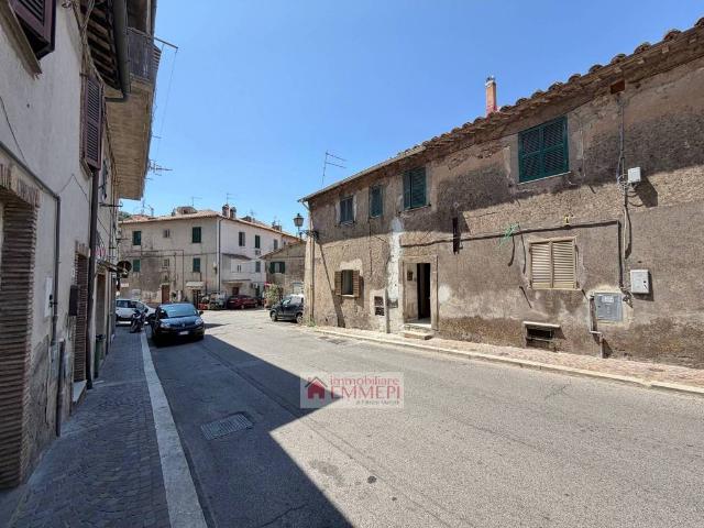 Appartamento in vendita a Allumiere RM