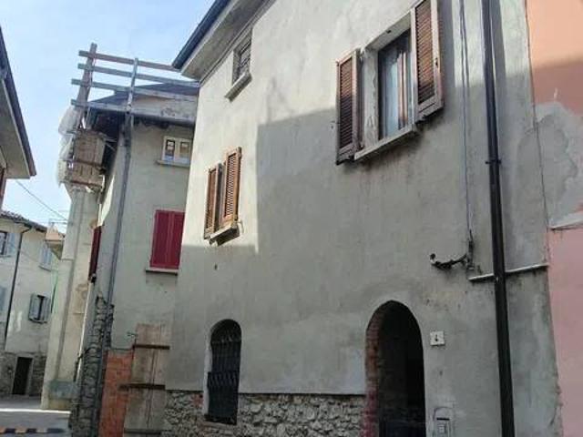 Appartamento in vendita a Alta Val Tidone PC
