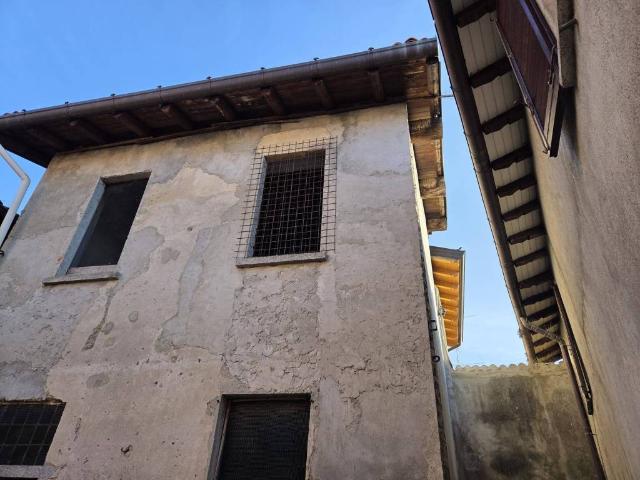 Appartamento in vendita a Alzate Brianza CO