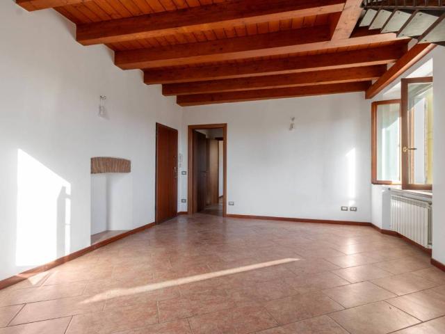 Appartamento in vendita a Alzate Brianza CO