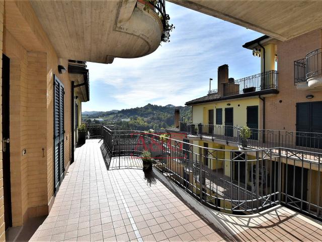 Appartamento in vendita a Amandola, Centro
