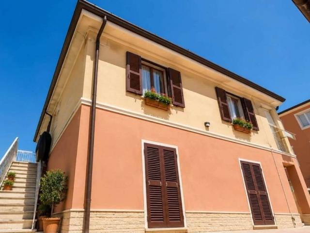 Appartamento in vendita a Ameglia SP