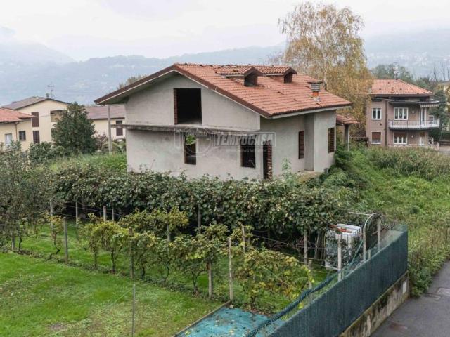 Villa in vendita a Annone di Brianza LC
