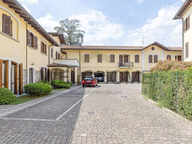 Appartamento in vendita a Anzano del Parco CO