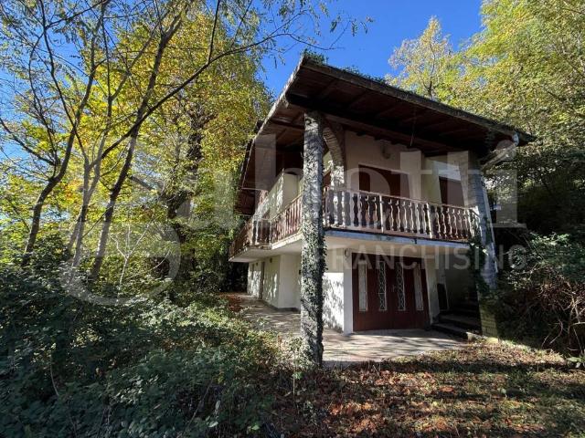 Appartamento in vendita a Asso CO