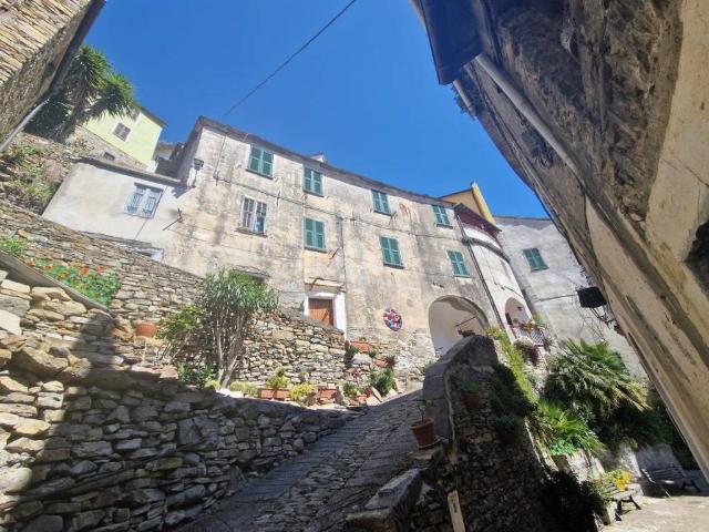 Appartamento in vendita a Badalucco IM