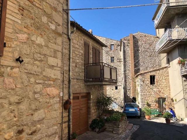 Appartamento in vendita a Baschi