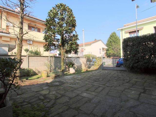 Villa in vendita a Bareggio MI