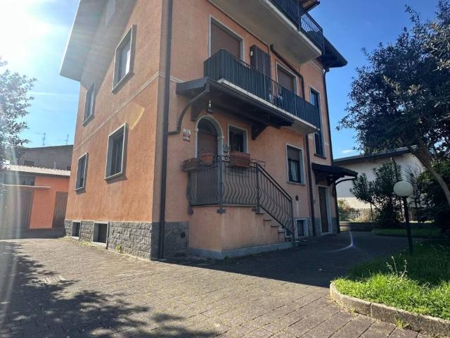 Appartamento in vendita a Barlassina MB
