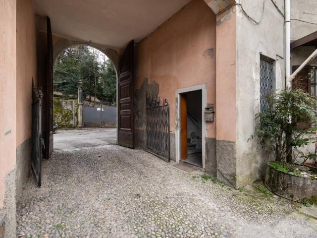 Appartamento in vendita a Barzanò LC
