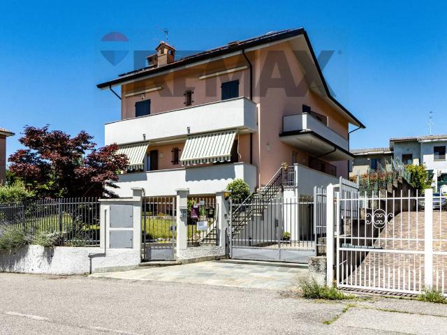 Appartamento in vendita a Besana In Brianza