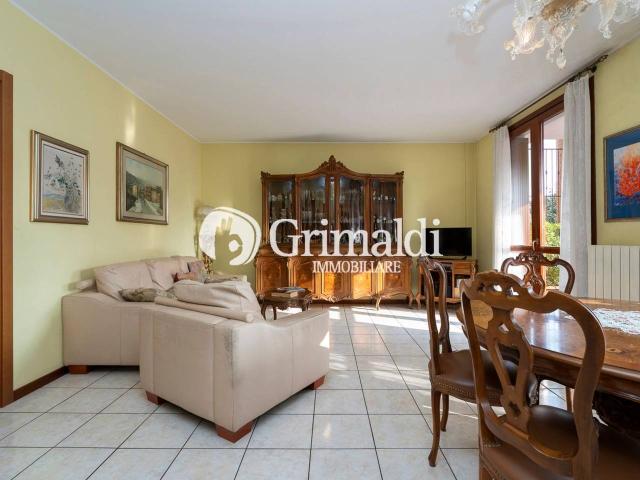 Appartamento in vendita a Besana In Brianza