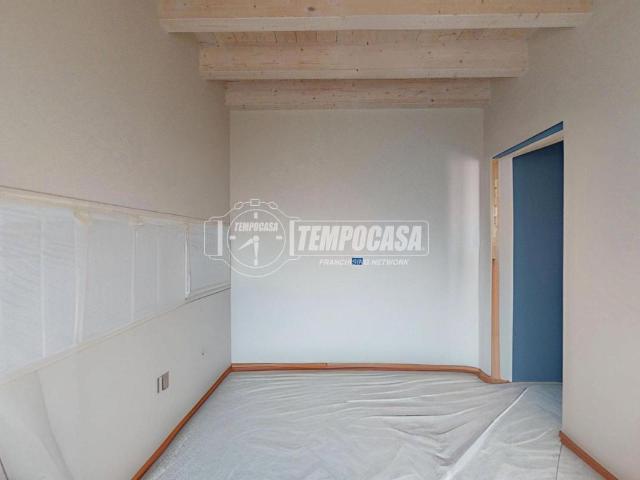 Appartamento in vendita a Besana In Brianza