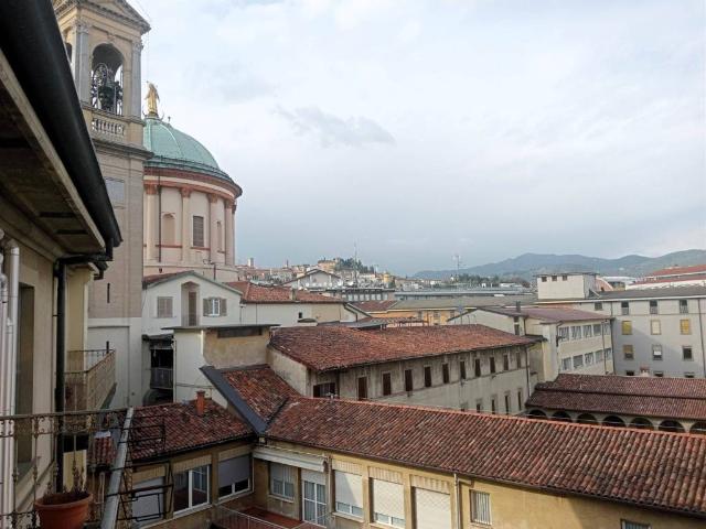 Attico / Mansarda in vendita a Bergamo BG