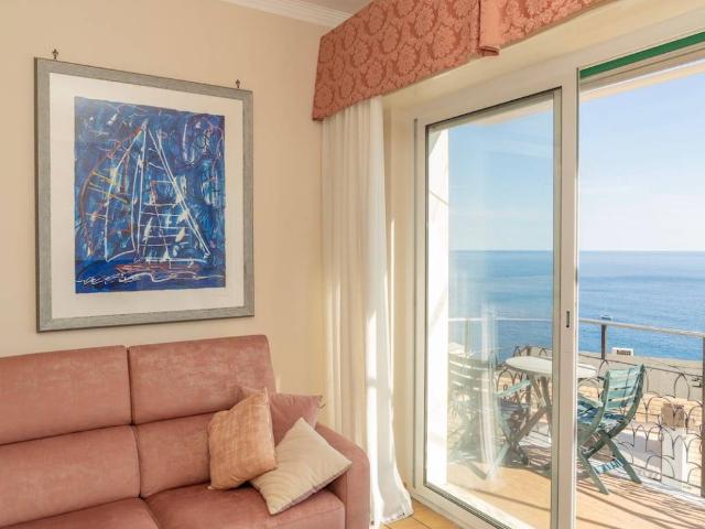 Appartamento in vendita a Bogliasco GE