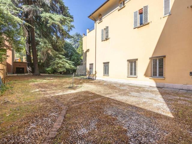 Appartamento in vendita a Bologna BO