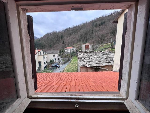 Appartamento in vendita a Borzonasca GE