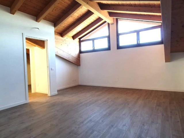 Appartamento in vendita a Brenna CO