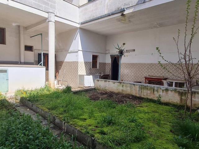 Appartamento in vendita a Cutrofiano LE