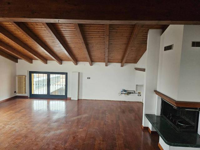 Appartamento in vendita a Cabiate CO