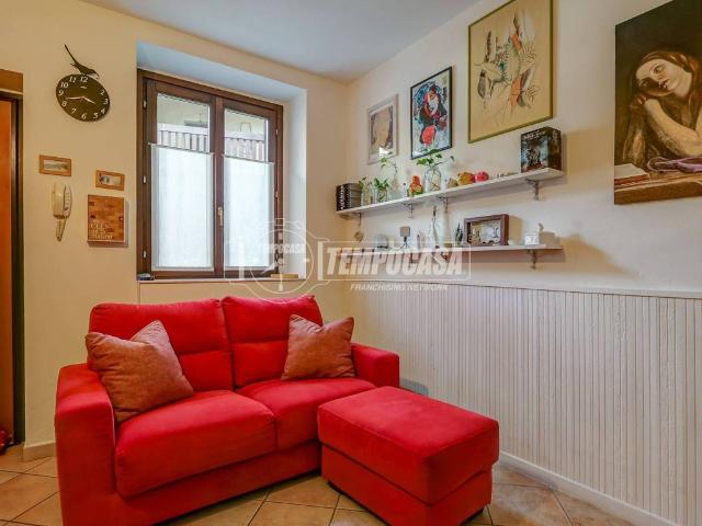 Casa indipendente in vendita a Cairate VA