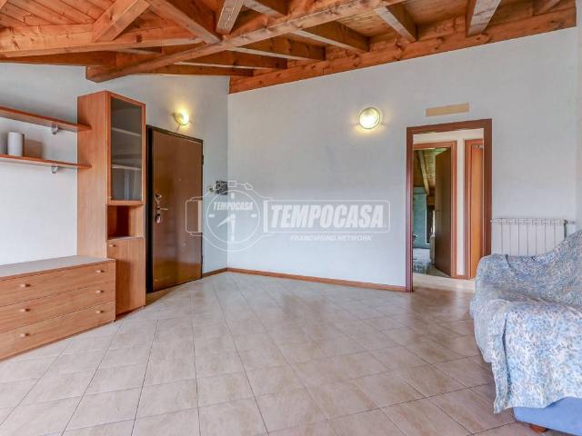 Appartamento in vendita a Cairate VA