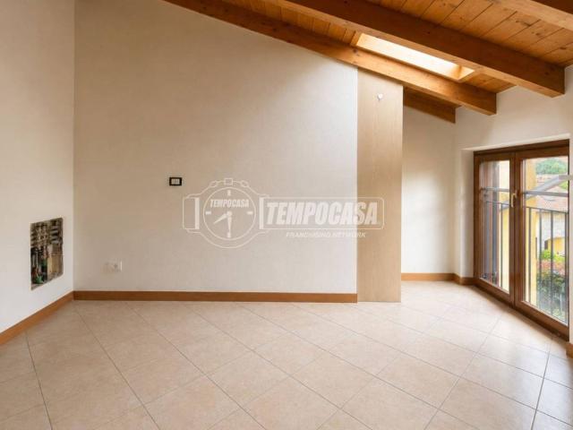 Appartamento in vendita a Calco LC